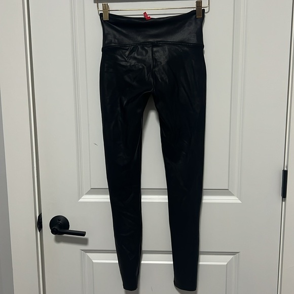 Spanx Women’s Faux Black Leather Leggings size Medium - Picture 6 of 13